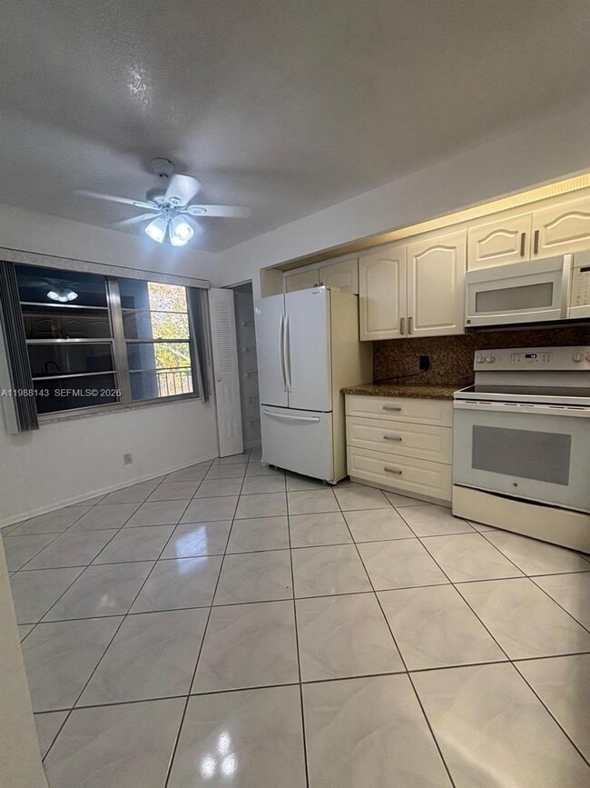 Building Photo - 12600 SW 5th Ct