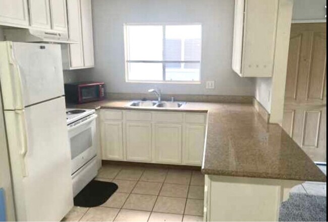 Foto del edificio - 830 W Lincoln Ave