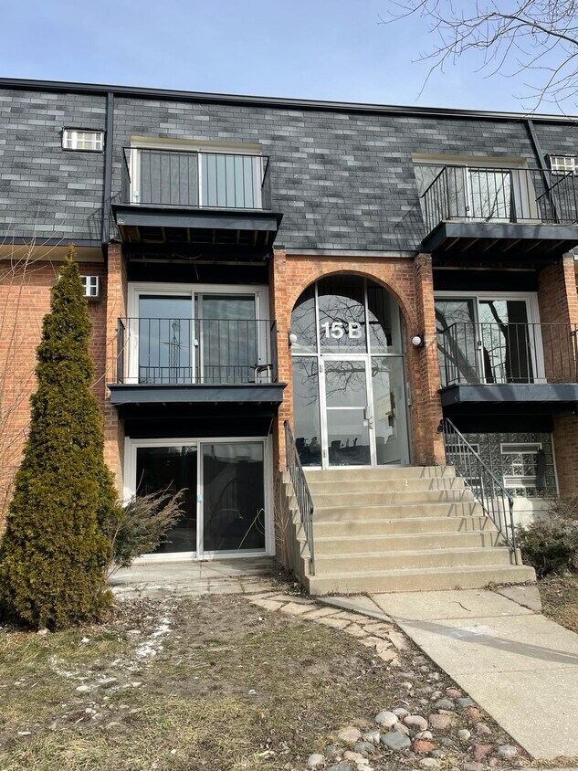 Primary Photo - 15B E Dundee Quarter Dr