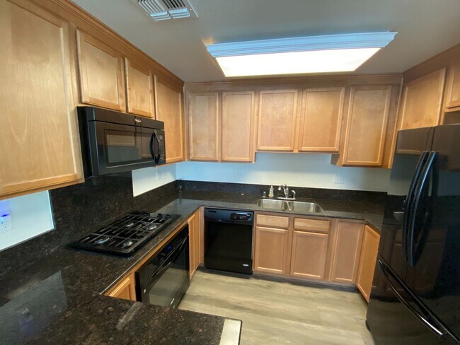 Foto del edificio - 3 Bed 2 Bath Condo W/ Garage In San Ramon