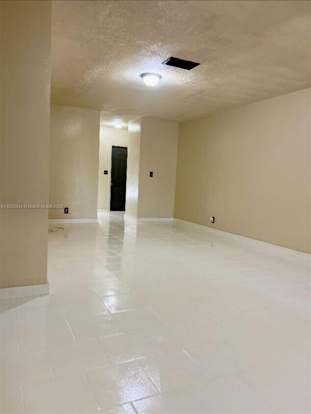 Foto principal - 4011 NW 30th Terrace