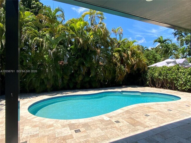 Foto del edificio - 6129 SW 28th St