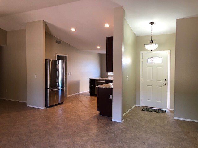 Foto del edificio - This is a Beautiful Home!  Just waiting for you in a 45+ Active Adult Community, Long Term Unfurn...