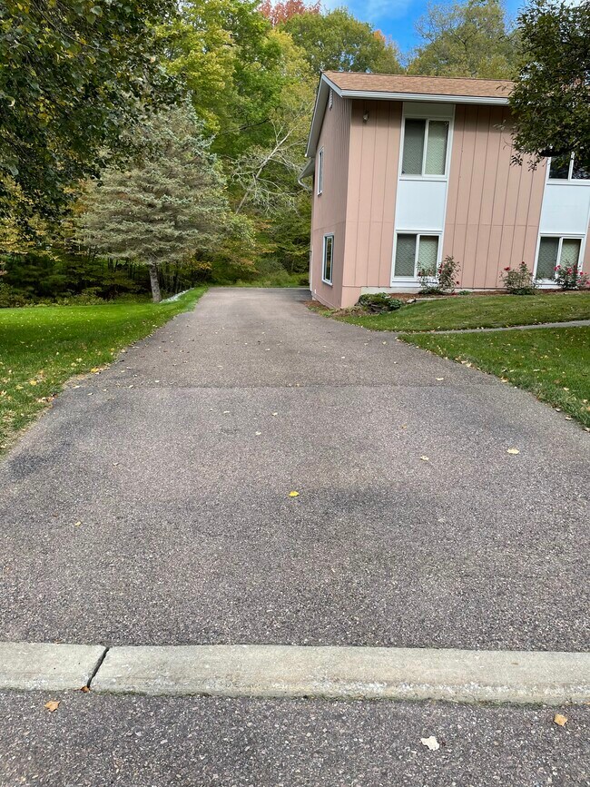 37 Briar Ln, Essex, VT 05452 House Rental in Essex, VT