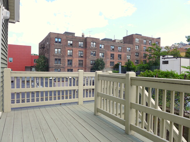 Building Photo - 826 Huntington Ave