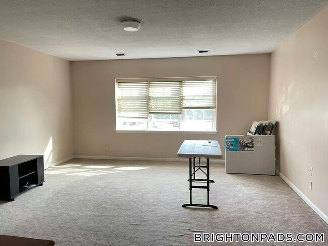 Building Photo - 30 Lake Shore Ct