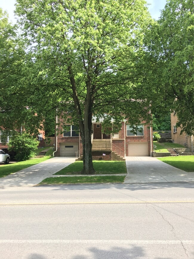 Foto del edificio - 210 Mount Lebanon Blvd