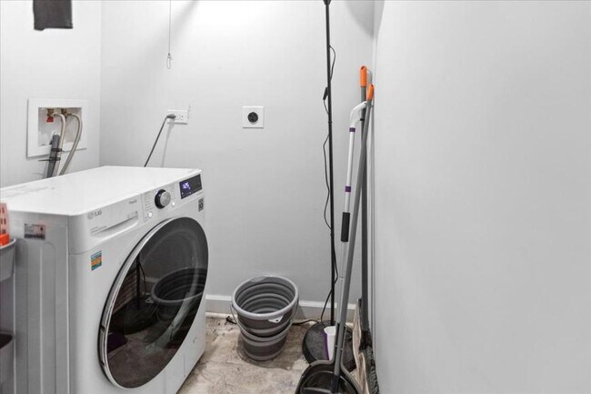 Building Photo - 2 bedroom in Chicago IL 60614