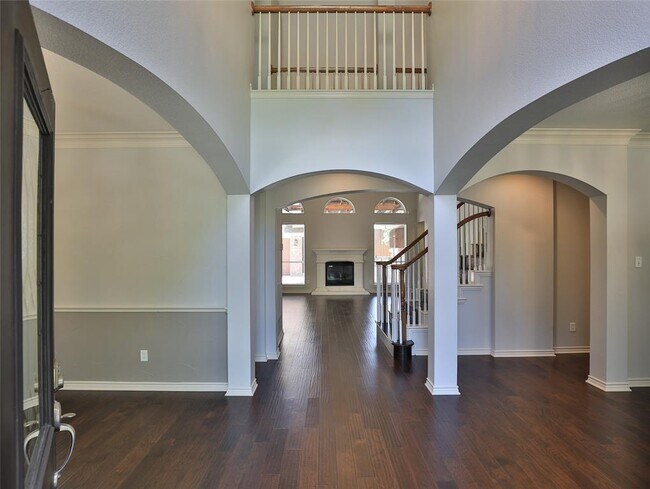 Building Photo - 6417 Fianna Hills Dr