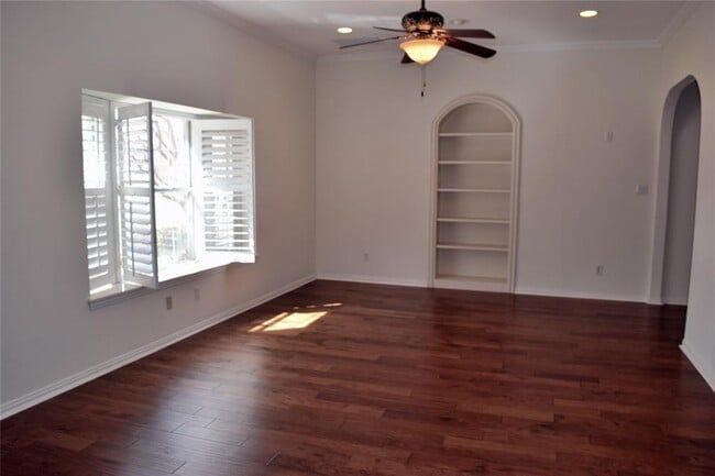 Building Photo - 123 Greenhill Trail S