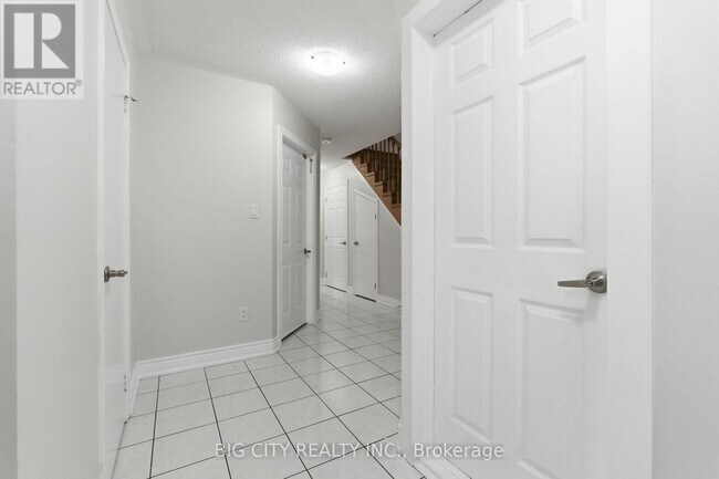 Photo du bâtiment - 5487 Cosmic Crescent