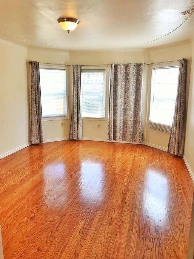 Foto del edificio - 2547 Turk Blvd