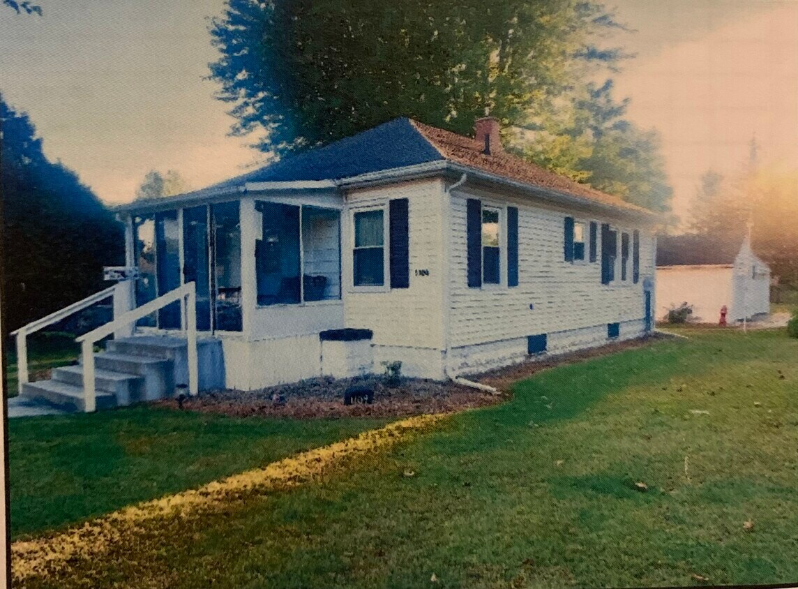 Primary Photo - 1104 S Michigan St
