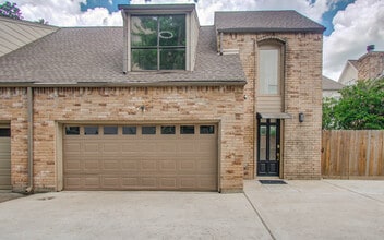 Building Photo - 2222 Potomac Dr