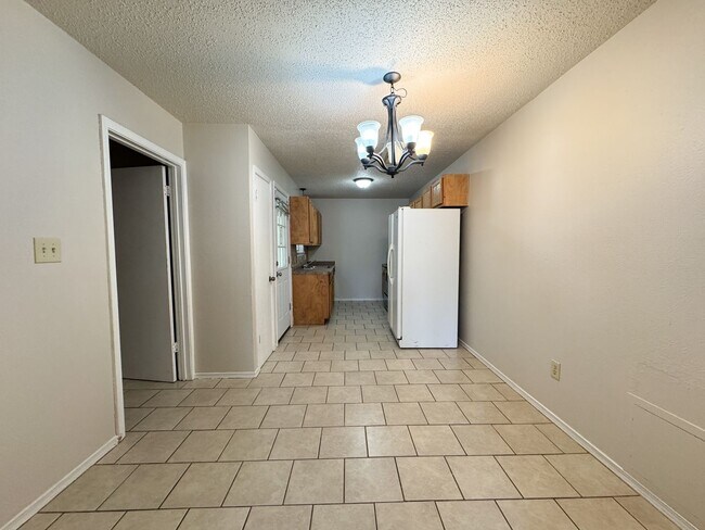 Foto del edificio - Great starter home on dead end street.