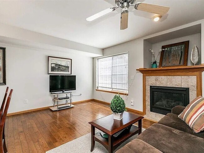 Foto del edificio - 4433 E Court St