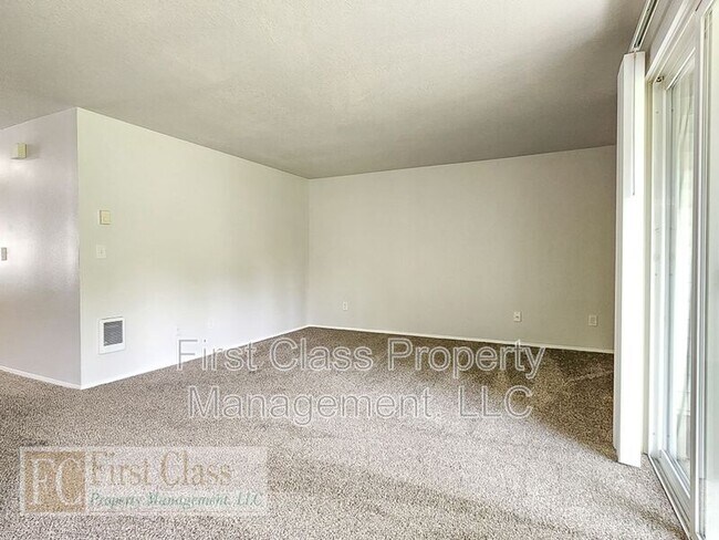 Building Photo - 12360 SW SUSSEX ST