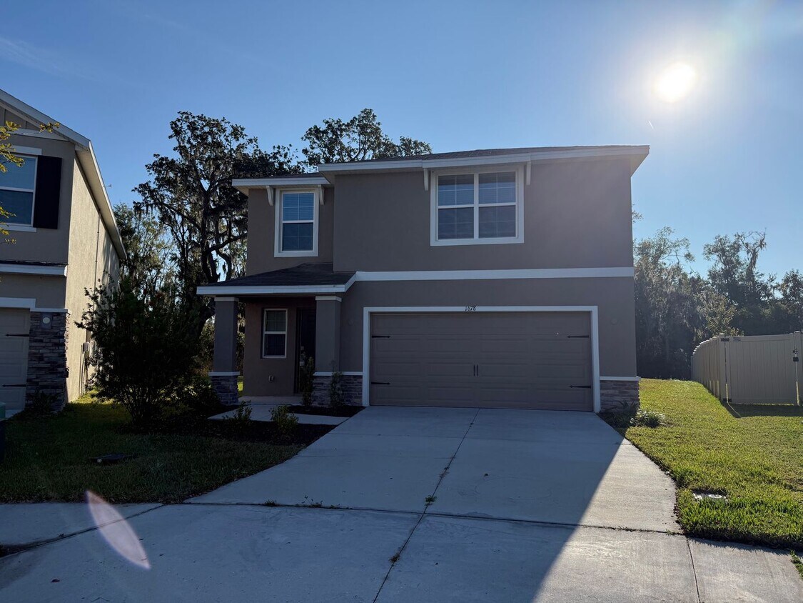 Foto principal - Newly built 3 bedroom home in a quiet Cul-de-sac