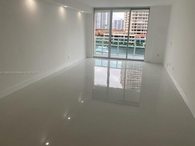 Building Photo - 2 bedroom in Sunny Isles Beach FL 33160