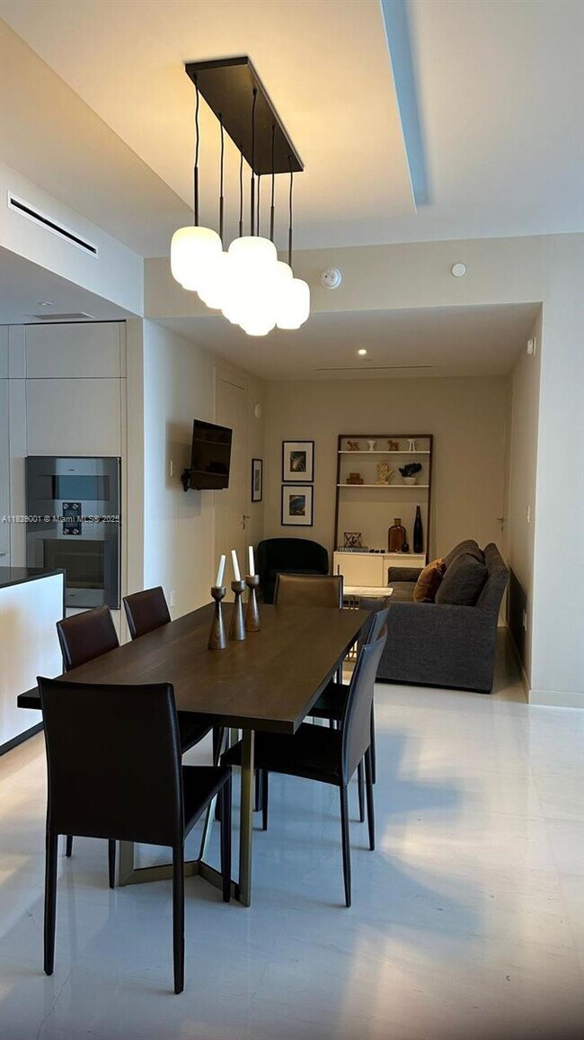 Building Photo - 300 Biscayne Blvd Way