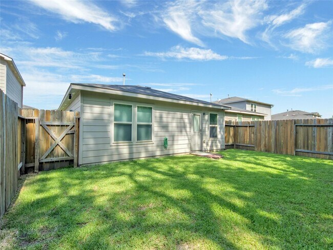 Foto del edificio - 9906 Orchid Spring Ln