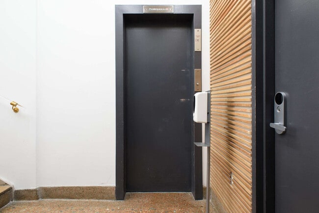 Foto del edificio - 244 E 75th St