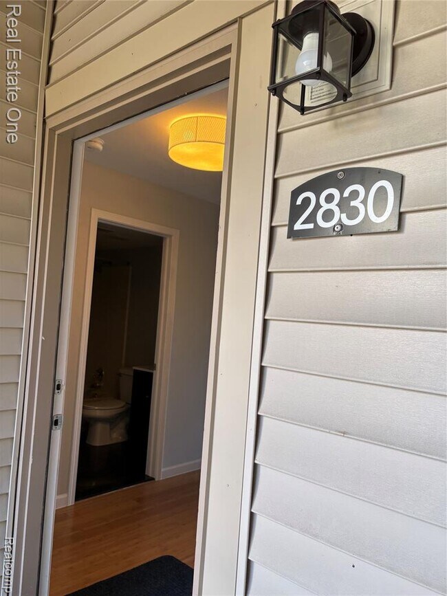 Foto del edificio - 2830 Davison Ave