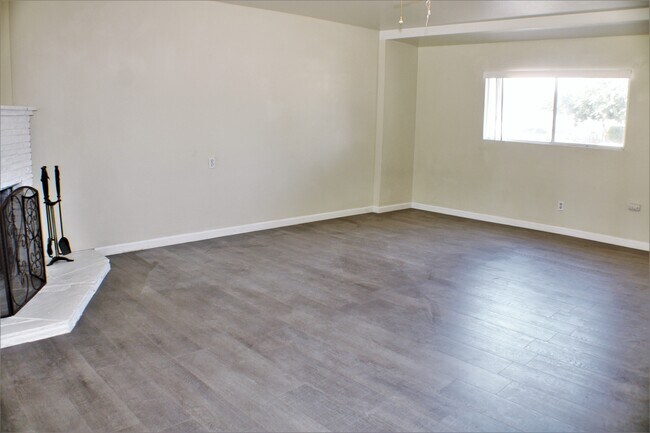 Living room - 1320 El Tejon Ave