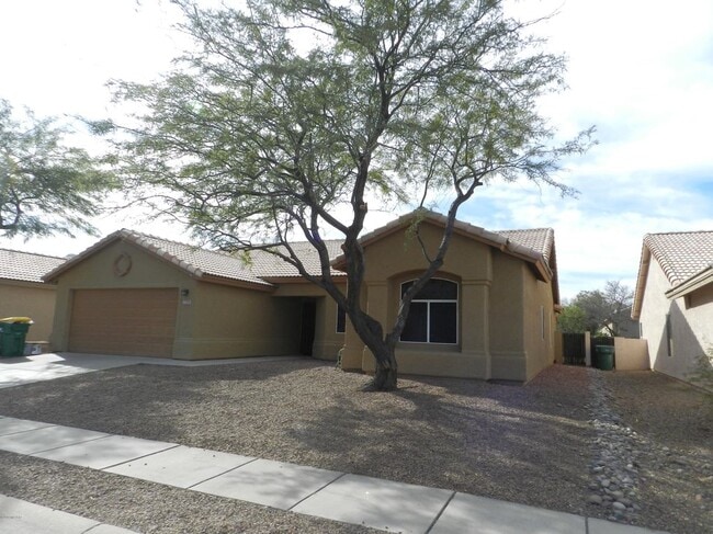 Building Photo - 9051 N Shadow Rock Dr