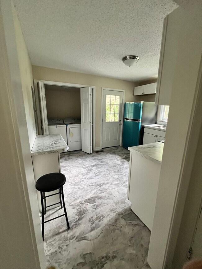Foto del edificio - Cozy 2 Bedroom/ 1 Bath Cottage in West Nas...