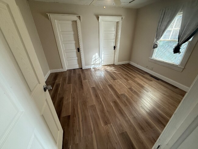 Foto del edificio - 321 W Maple St