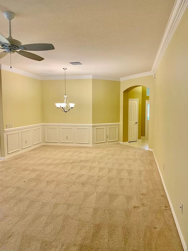 Building Photo - 1609 Honeyville Ln