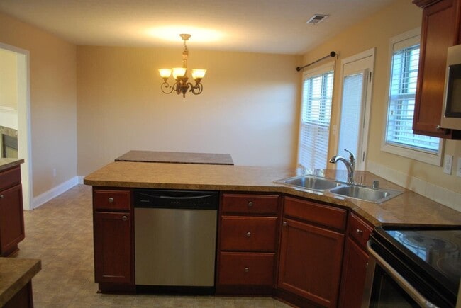 Building Photo - 840 Sugarbush Trail