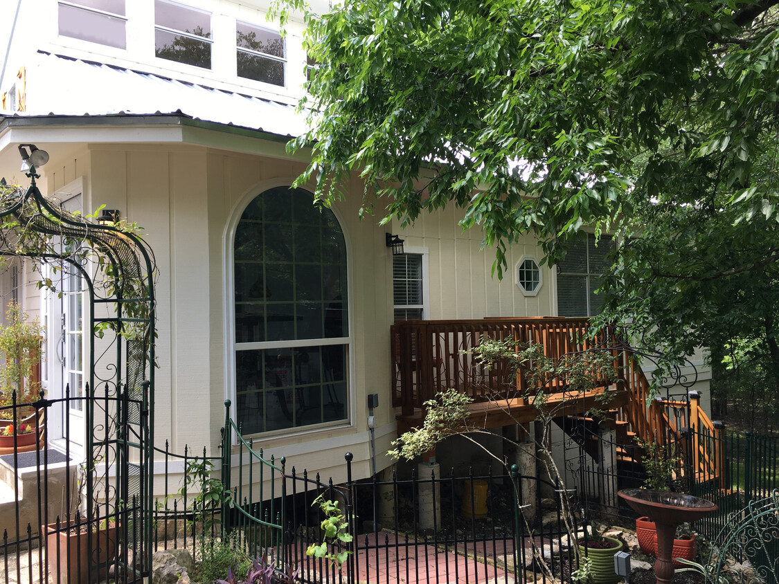 Side view of Apartment side of Studio - 25011 Bell Mountain Dr
