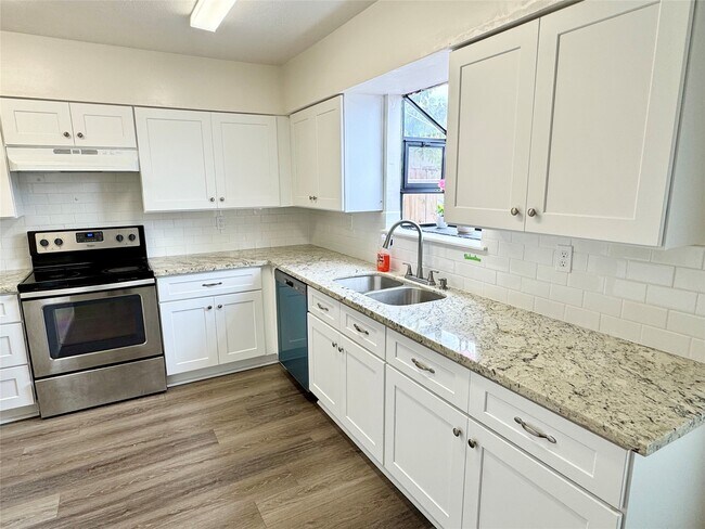 Foto del edificio - 9901 Sharpcrest St