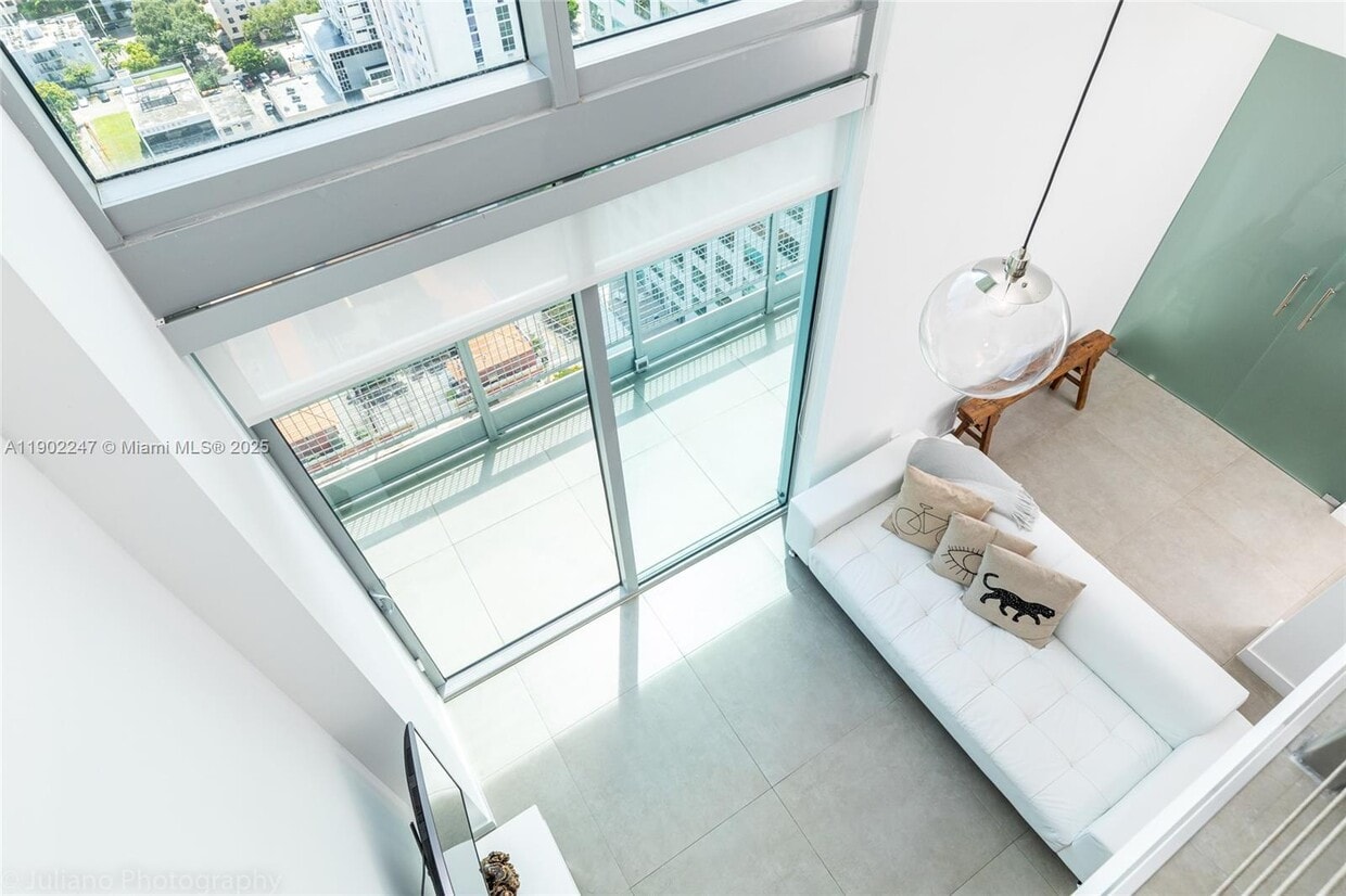 Primary Photo - 690 SW 1st Ct