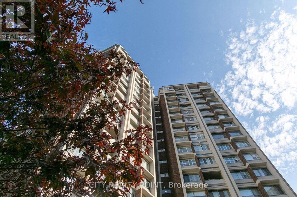 Primary Photo - 9-309 Deer Park Crescent