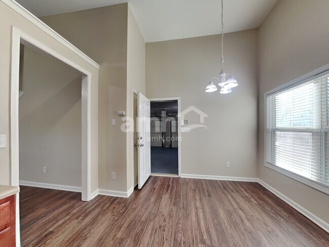 Foto del edificio - 2617 Woodford Ln