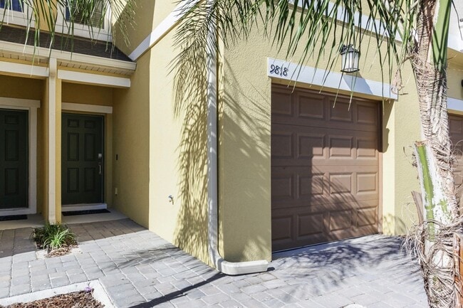 Building Photo - 9818 Red Eagle Dr
