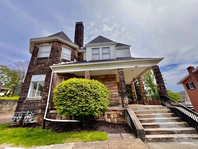 Photo - 212 N Highland Ave Apartment