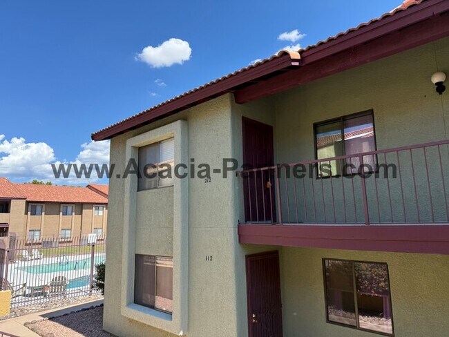 Foto del edificio - Two Bedroom on East Side