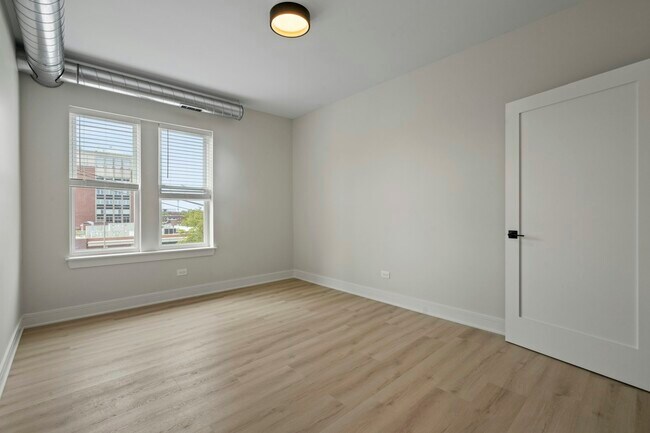 Building Photo - 432 S Maple Ave