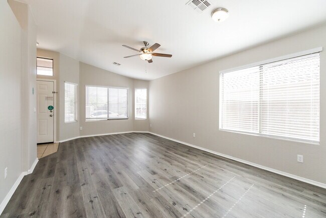 Building Photo - 3724 W Pleasant Ln