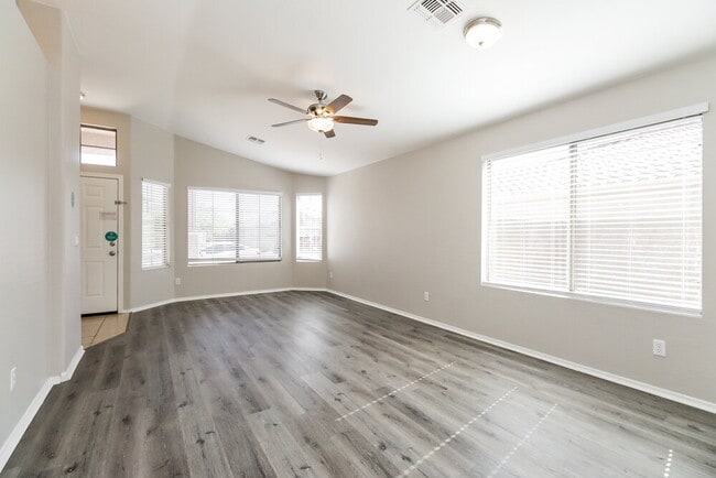 Foto del edificio - 3724 W Pleasant Ln