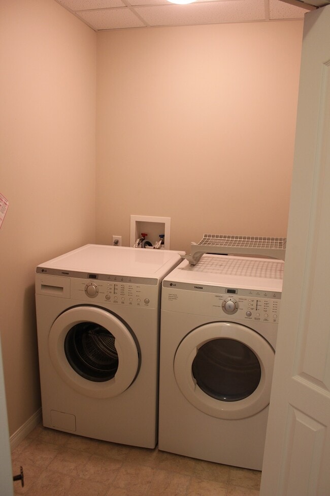 Building Photo - 2 Bed 2 Bath Unit in Olds, AB