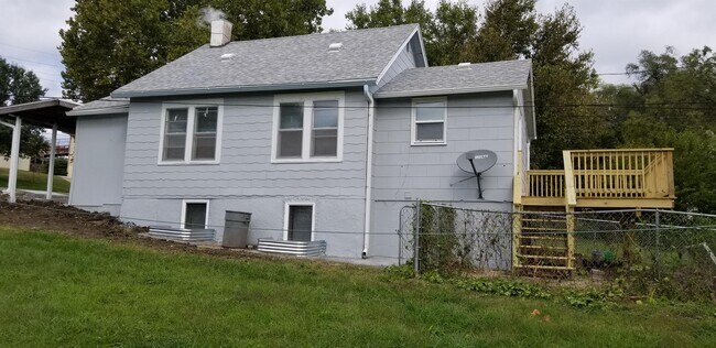 Building Photo - 5249 S 52nd St