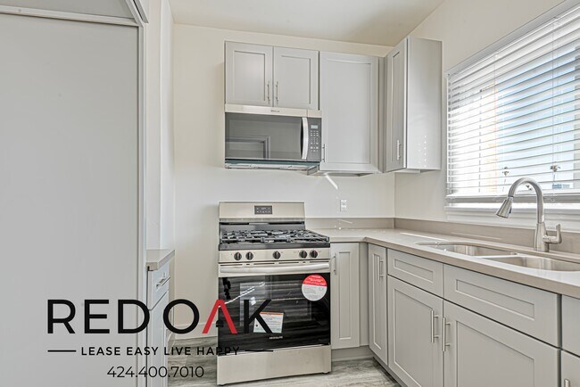 Building Photo - ~LOW DEPOSIT~ Beautiful Studio with Stainl...