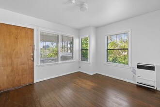 Building Photo - 220 Rose Ave