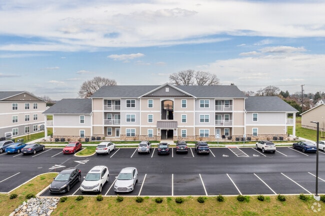 Building Photo - The Reserve At Iroquois