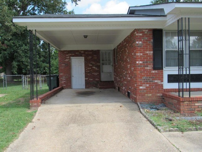 Building Photo - 2131 Quailridge Dr